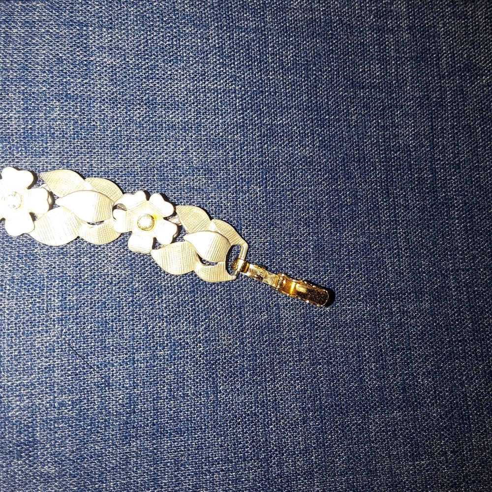 Flower Bracelet - Picture 5 of 7